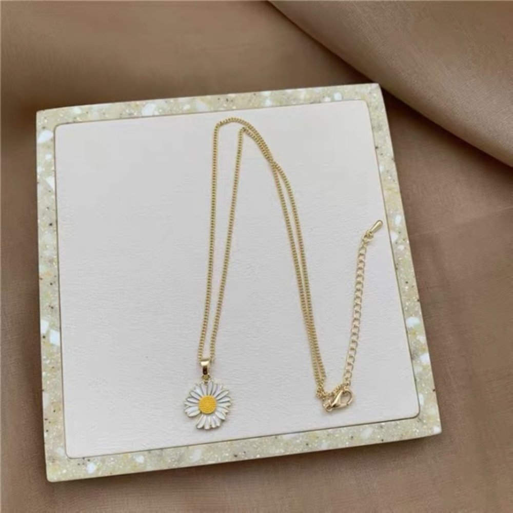 last one⚡️😊💗Daisy Charm Necklace Enamel Daisy - Picture 4 of 7